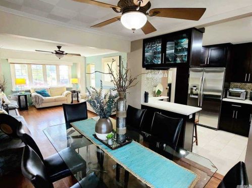 79 Berry St, Valley Stream NY 11580-3430 exterior