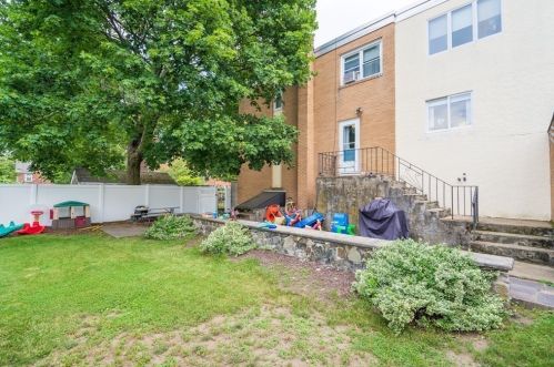 69 Silver Lake Ave, Newton MA 02458-1110 exterior