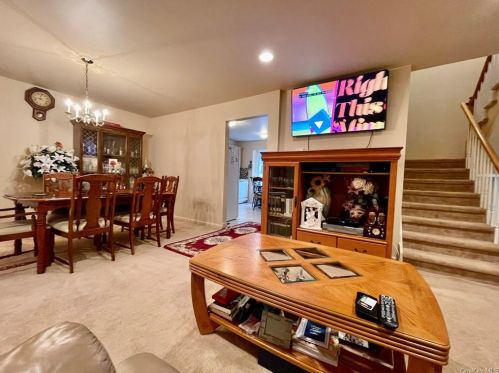 28 Lk Rdg Dr, Middletown NY 10940-2155 exterior