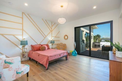 3770 Crayton Rd, Naples FL 34103-3529 exterior