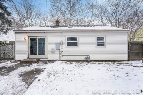 1335 Eastern Pl, Grand Rapids MI 49505-5221 exterior