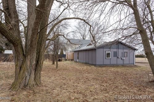 305 Jones St, Grant MI 49327-9143 exterior