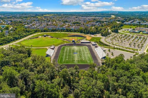 19372 Ml Dm Pl, Leesburg VA 20176-1637 exterior