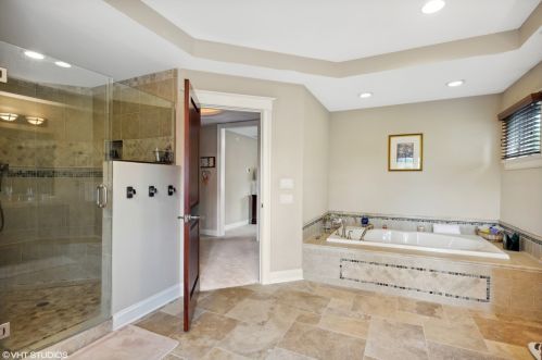 695 Mitchell Ave, Elmhurst IL 60126-4855 exterior