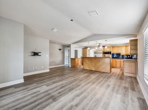 635 104th Ave, Naples, FL 34108-3228