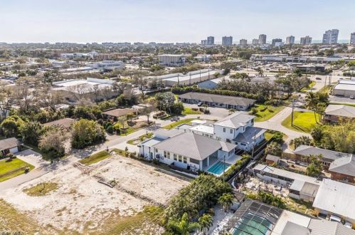 1045 Morningside Dr, Naples FL 34103-3313 exterior