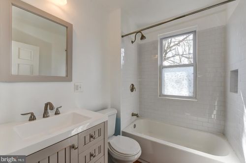 1647 Kramer St, Washington DC  20002-4558 exterior