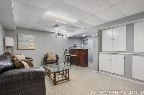 1114 Northlawn St, Grand Rapids MI 49505-3724 exterior