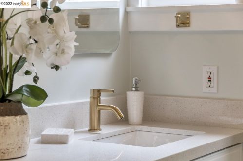 2747 Fulton St, Berkeley CA 94705-1031 exterior