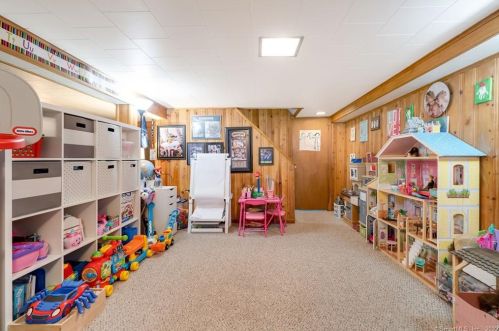 35 Harley Rd, Milford CT 06460-3725 exterior