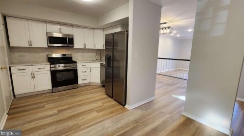 8 Easton Ct, Trenton, NJ 08648-1473