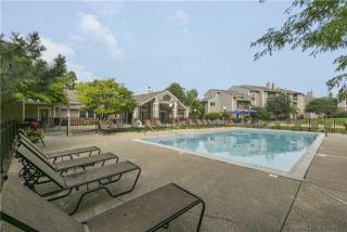 245 Oakhurst Dr, Aurora IL  60504-6614 exterior