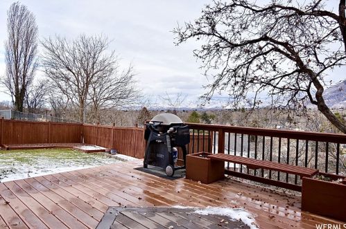 8147 Maio Dr, Sandy UT 84093-6773 exterior