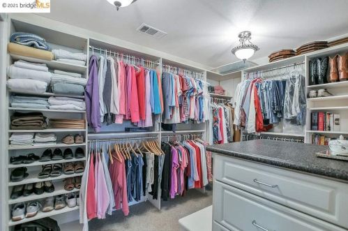 2884 Ln Dr, Concord CA 94518-2106 exterior