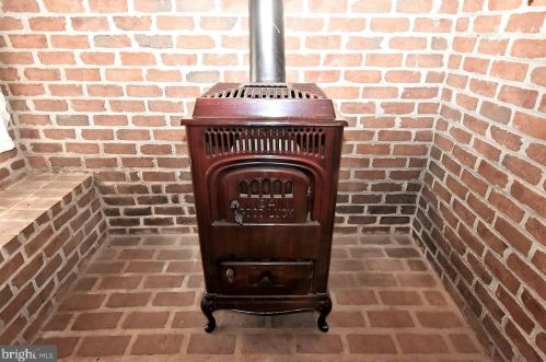 795 Abbottstown Pike, Hanover PA 17331-8235 exterior