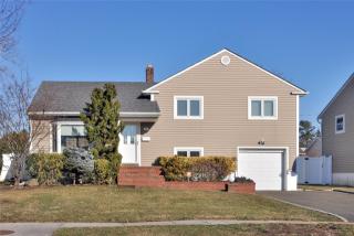 74 Circle Dr, Syosset, NY 11791-6806