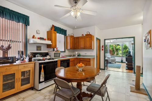 2539 Marshfield Ave, Chicago IL 60614-1907 exterior