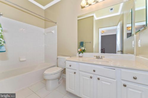 2305 Abby Rd, Edgewater MD 21037-2906 exterior