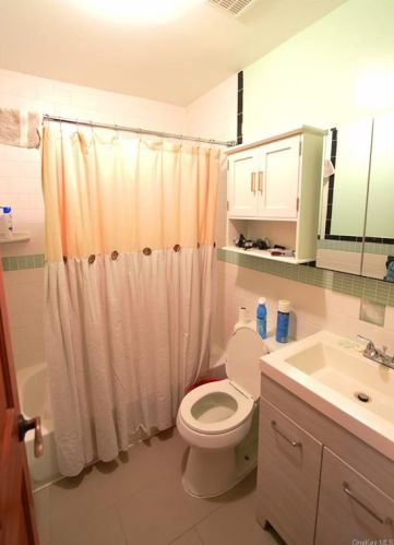 422 158th St, Bronx NY 10456-7702 exterior