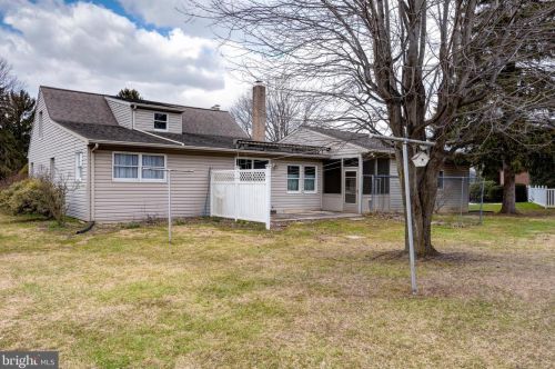 2604 Chestnut Vw Dr, Lancaster PA 17603-4157 exterior