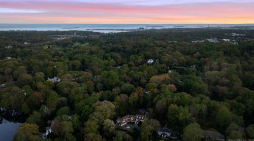 19 Pequot Trl, Westport CT 06880-2929 exterior