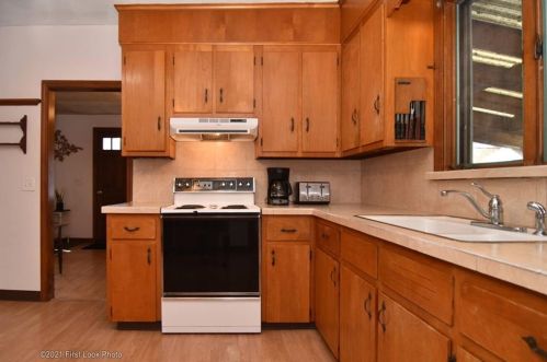 18 Atwells Ave, Providence RI 02909-1026 exterior