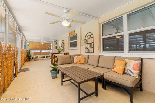 950 Courtenay Pkwy, Merritt Island FL 32952-5010 exterior