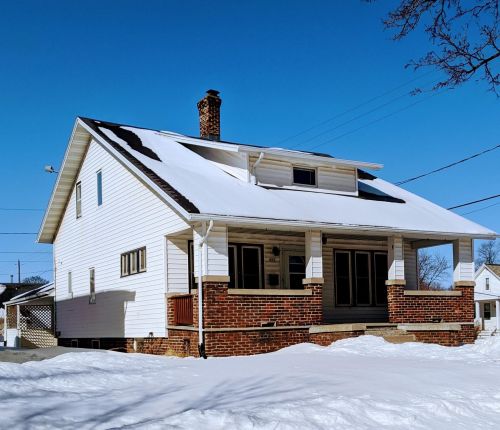 866 13th St, Manitowoc, WI 54220-5102