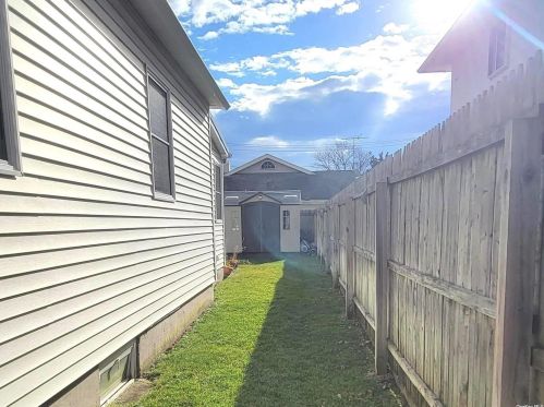 44 Tameling Ave, Babylon NY 11702-3607 exterior