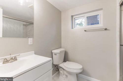 4613 Creek Shore Dr, Rockville MD 20852-2410 exterior