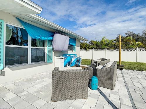 1154 Illinois Dr, Naples FL 34103-3888 exterior