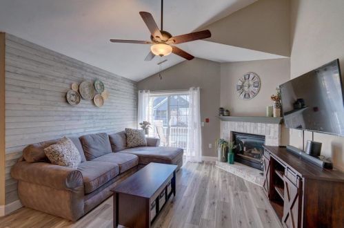 3282 Stonecreek Dr, Madison WI 53719-5250 exterior