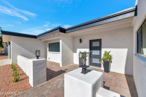 9052 29th St, Phoenix AZ  85028-5302 exterior