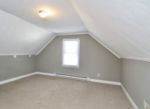 3 Colony Rd, Enfield CT 06082-2438 exterior