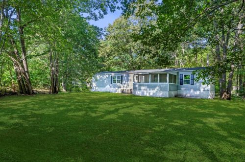 54 Brown Ave, Seabrook NH 03874-5605 exterior