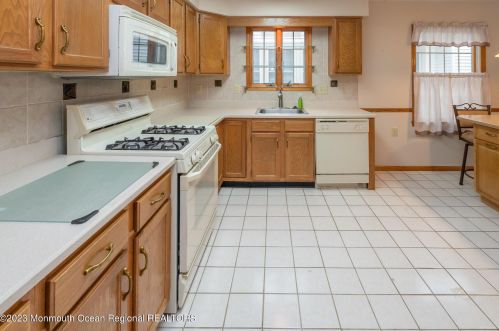 30 Baker Dr, Jackson Twp NJ 08527 exterior