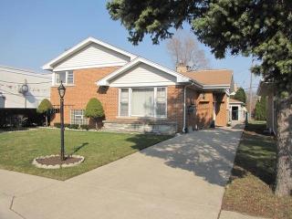 7143 Keating Ave, Chicago, IL 60712-2101