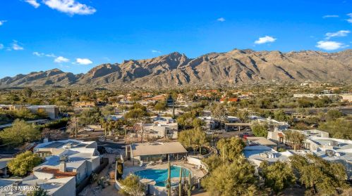 4560 Paseo La Casita, Tucson AZ  85718-5368 exterior