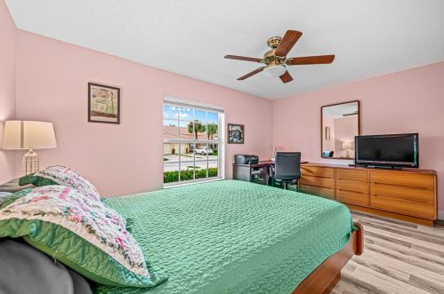 8623 Logia Cir, Boynton Beach FL 33472-7126 exterior