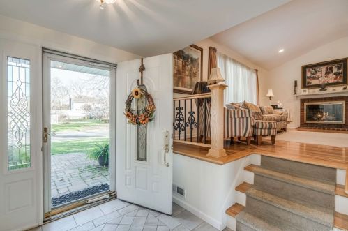 49 Munson Ct, Huntington Station, NY 11747-1659