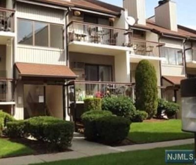 207 Ridge Mews, Wood-Ridge, NJ 07075-1348