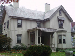 276 Franklin St, Newton, MA 02458-2301