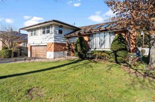 733 Hillcrest Pl, Valley Stream, NY 11581-3127