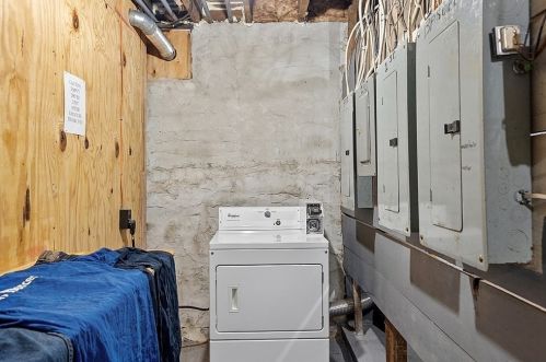 9 Elizabeth St, Worcester MA 01605-2949 exterior