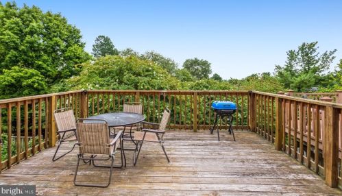 7409 Duddington Dr, Alexandria VA 22315-3847 exterior