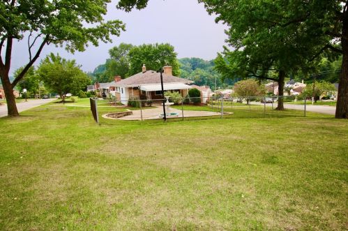 2351 Allender Ave, Pittsburgh PA 15220-3903 exterior