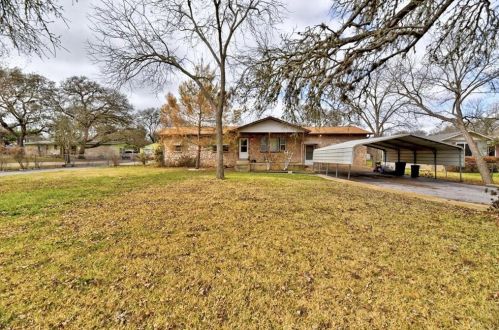 7404 Frst Wood Rd, Austin TX 78745-6220 exterior