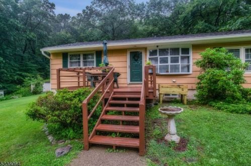 929 Plymouth Lake Dr, Fredon NJ  07860-4127 exterior