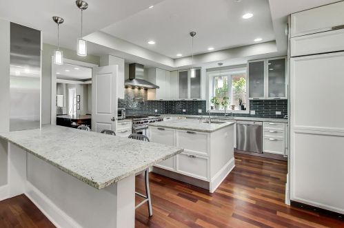 579 Hawthorne Pl, Chicago IL  60657-2922 exterior