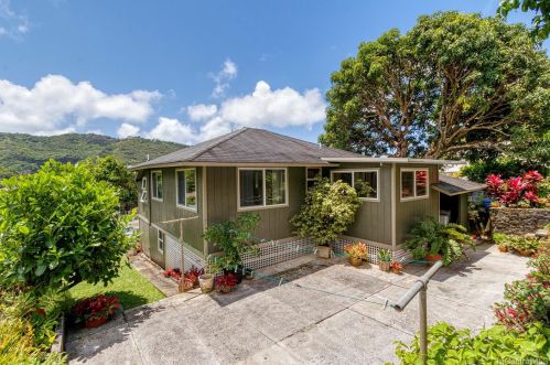 2424 Myrtle St, Honolulu HI 96816-3137 exterior